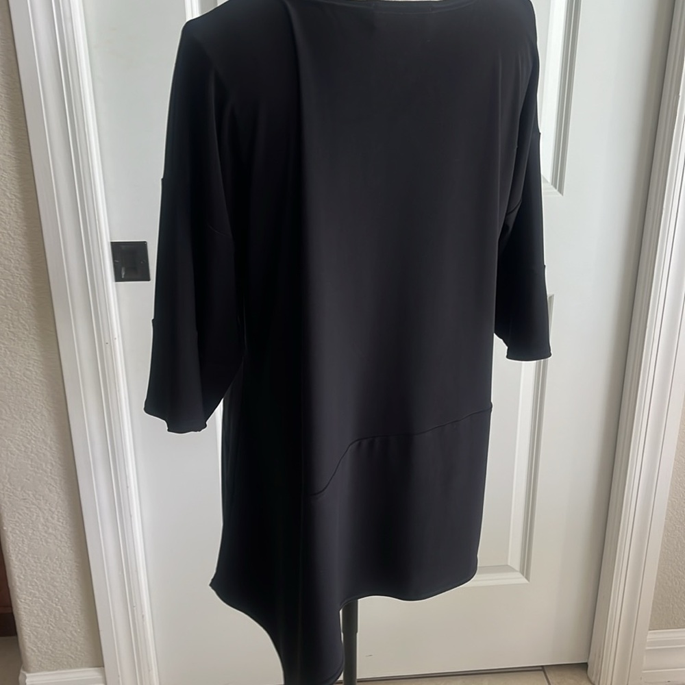 NWOT Sympli black asymmetrical three-quarter sleeve relaxed fit top size 10 - Picture 4 of 5